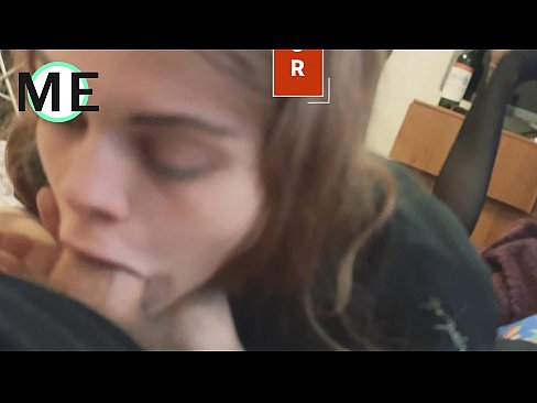❤️ Πούτσος στο λαιμό της, σκισμένο καλσόν και σκισμένα τακούνια ️❌ Ποιότητα σεξ ❤