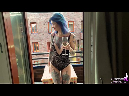 ❤️ Τρομερό κορίτσι ρουφάει και γαμάει παθιασμένα στους ανοιχτούς ουρανούς ️❌ Ποιότητα σεξ ❤